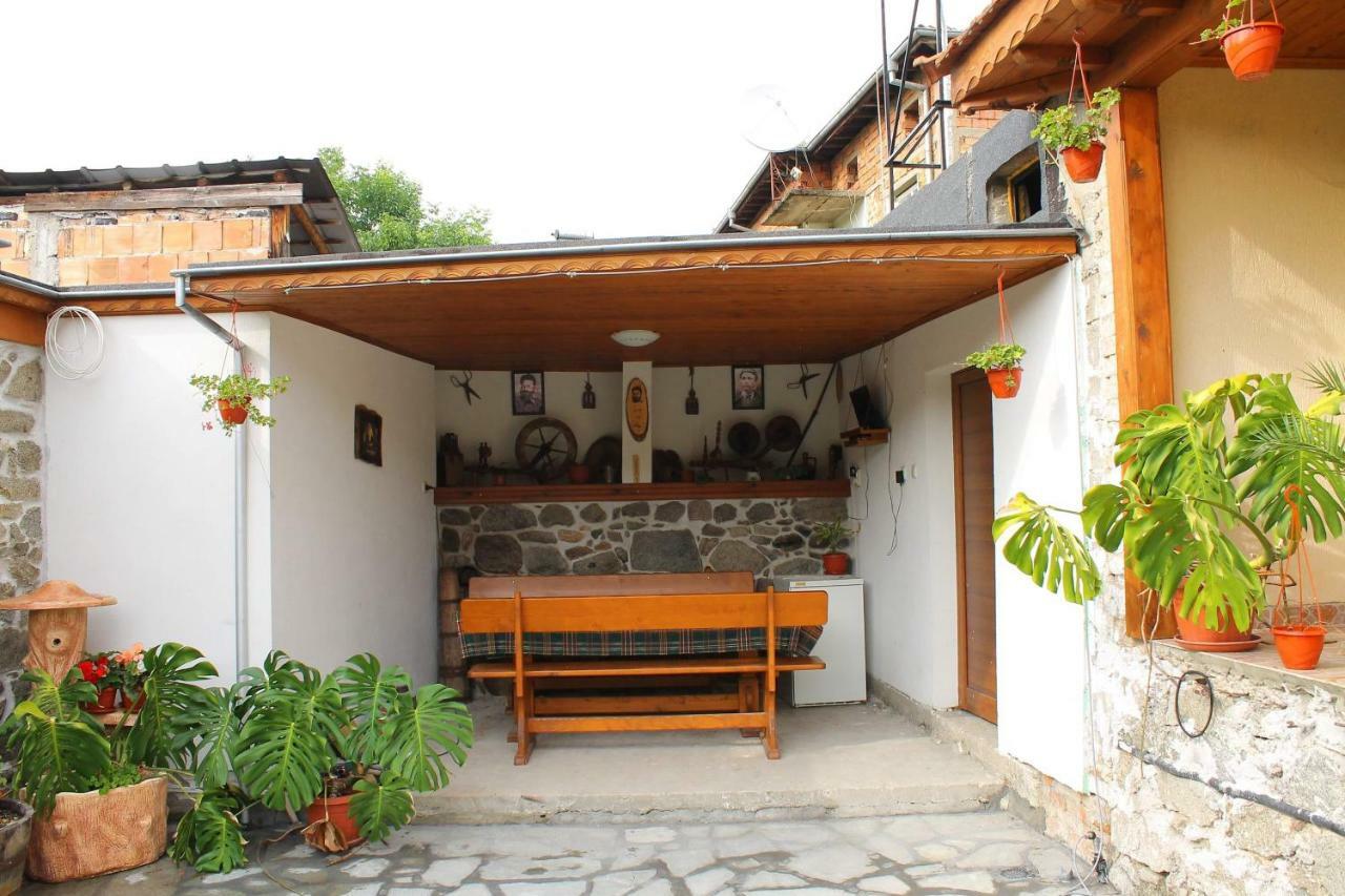 Стаи За Гости Диневи Kalofer Exterior foto