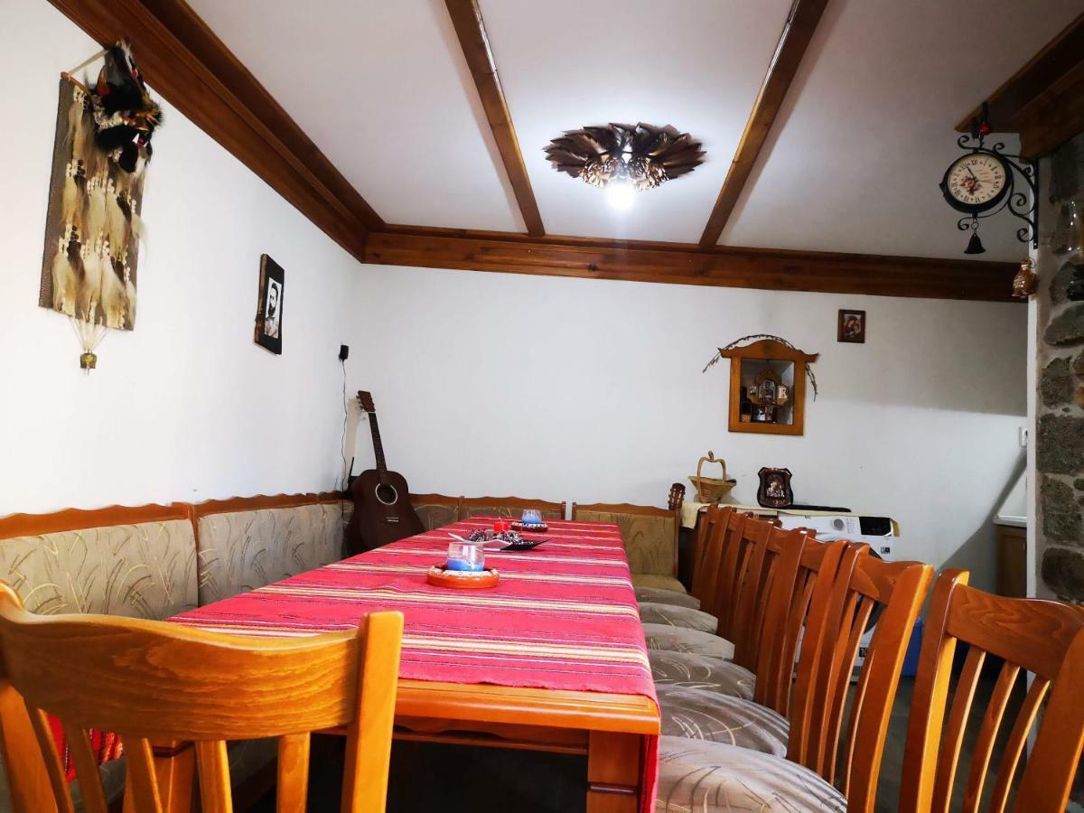 Стаи За Гости Диневи Kalofer Exterior foto