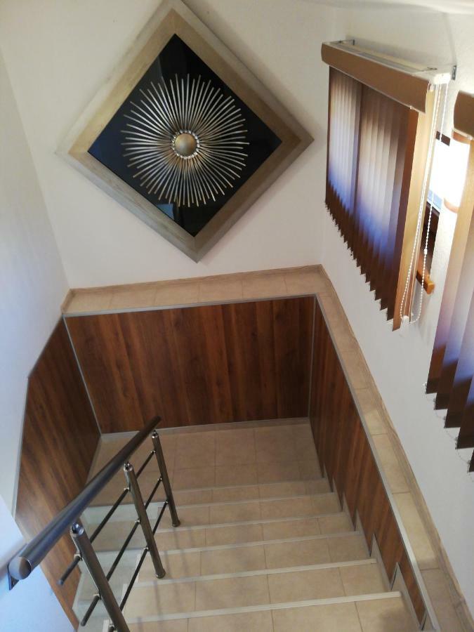 Стаи За Гости Диневи Kalofer Exterior foto