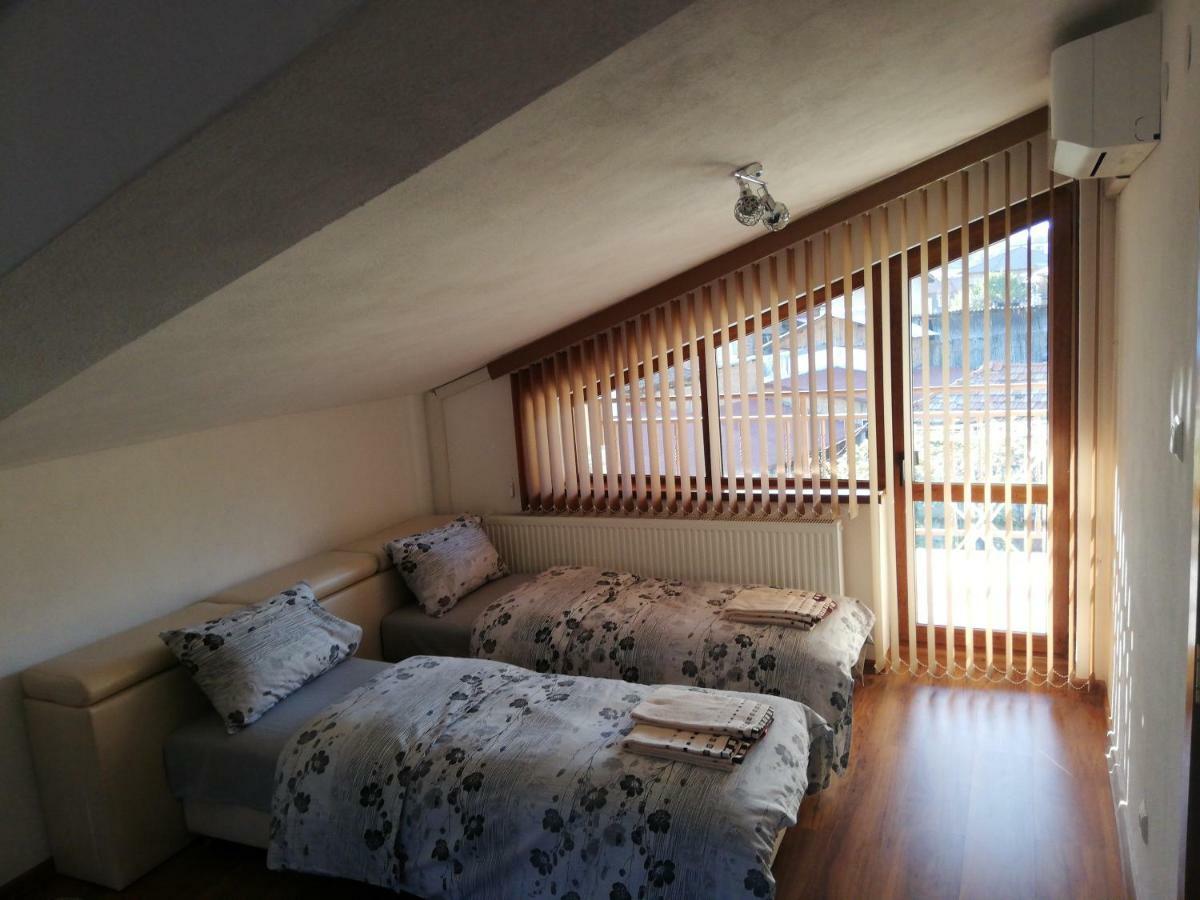 Стаи За Гости Диневи Kalofer Exterior foto